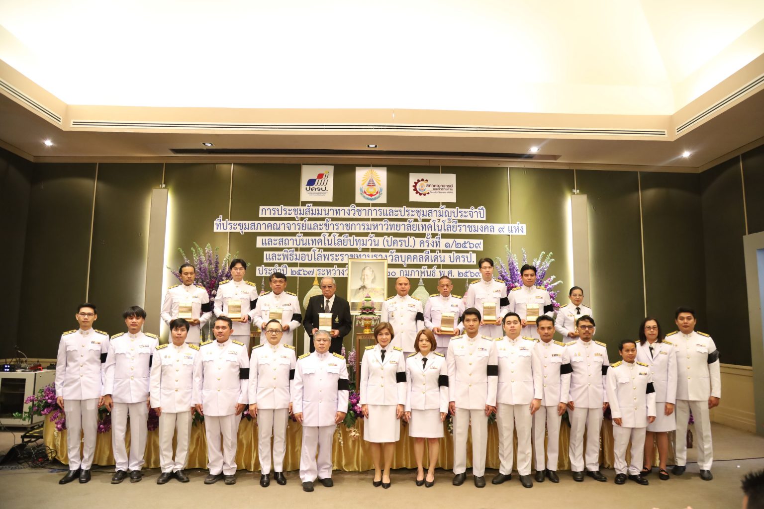 a9755ed0-c085-43fe-a4e4-58ee4ab4d227-1536x1024 (1)